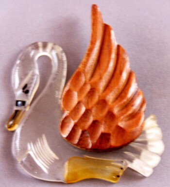 BP101 wood/lucite swan pin